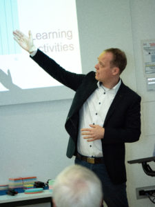 Prof. Dr. Drachsler präsentiert im TLA Workshop den Verhaltenskodex für Learning Analytics