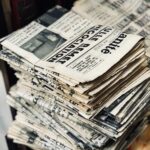 Ein Stapel Tageszeitungen